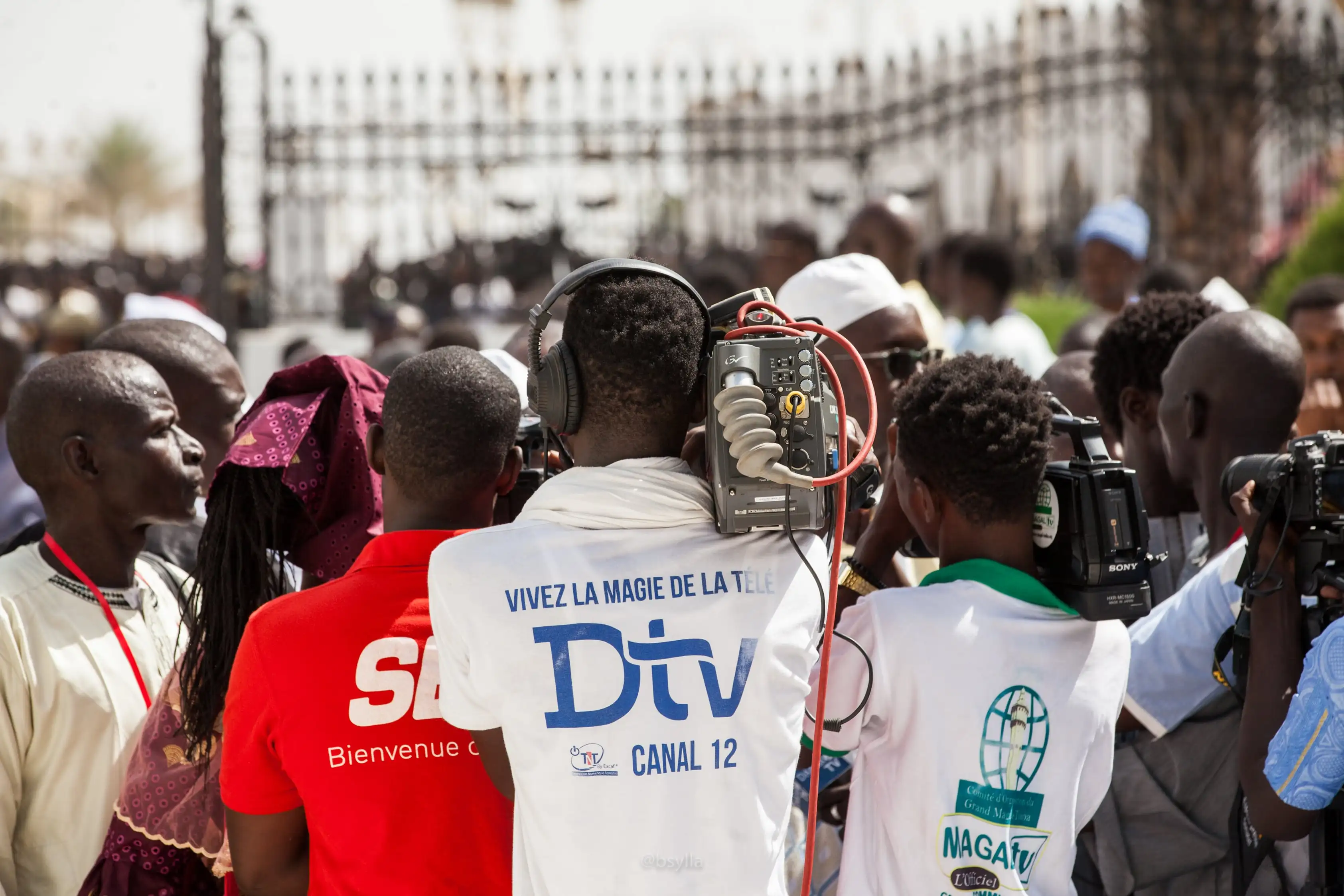 Journalistes faisant un reportage